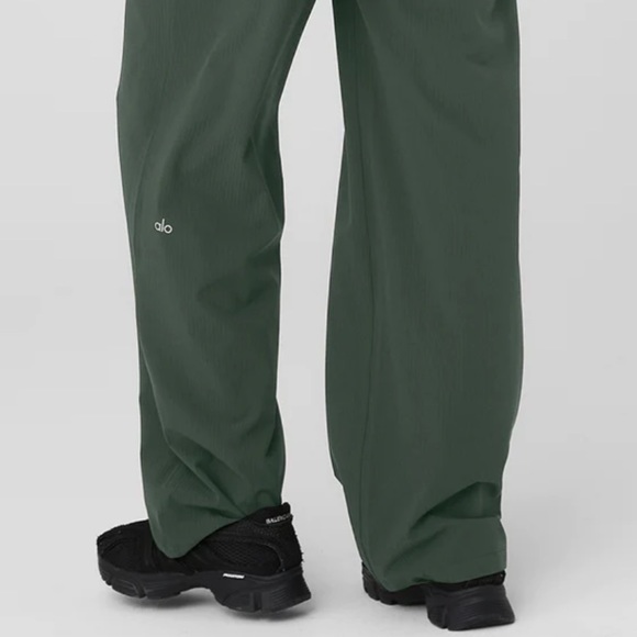 NWT Alo High Waist Dreamscape Trouser - Dark Cactus - Picture 4 of 8